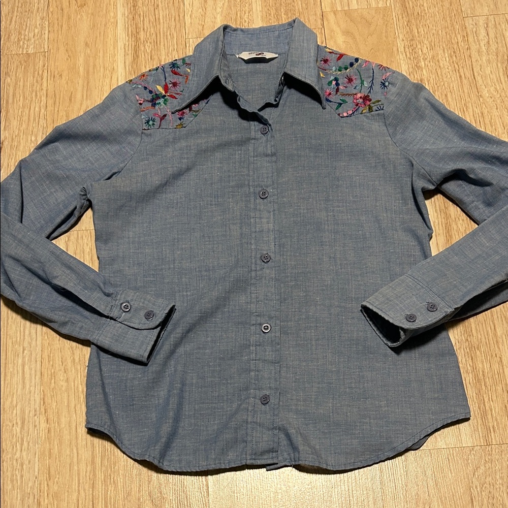 Levi’s vintage hand embroidered women’s shirt